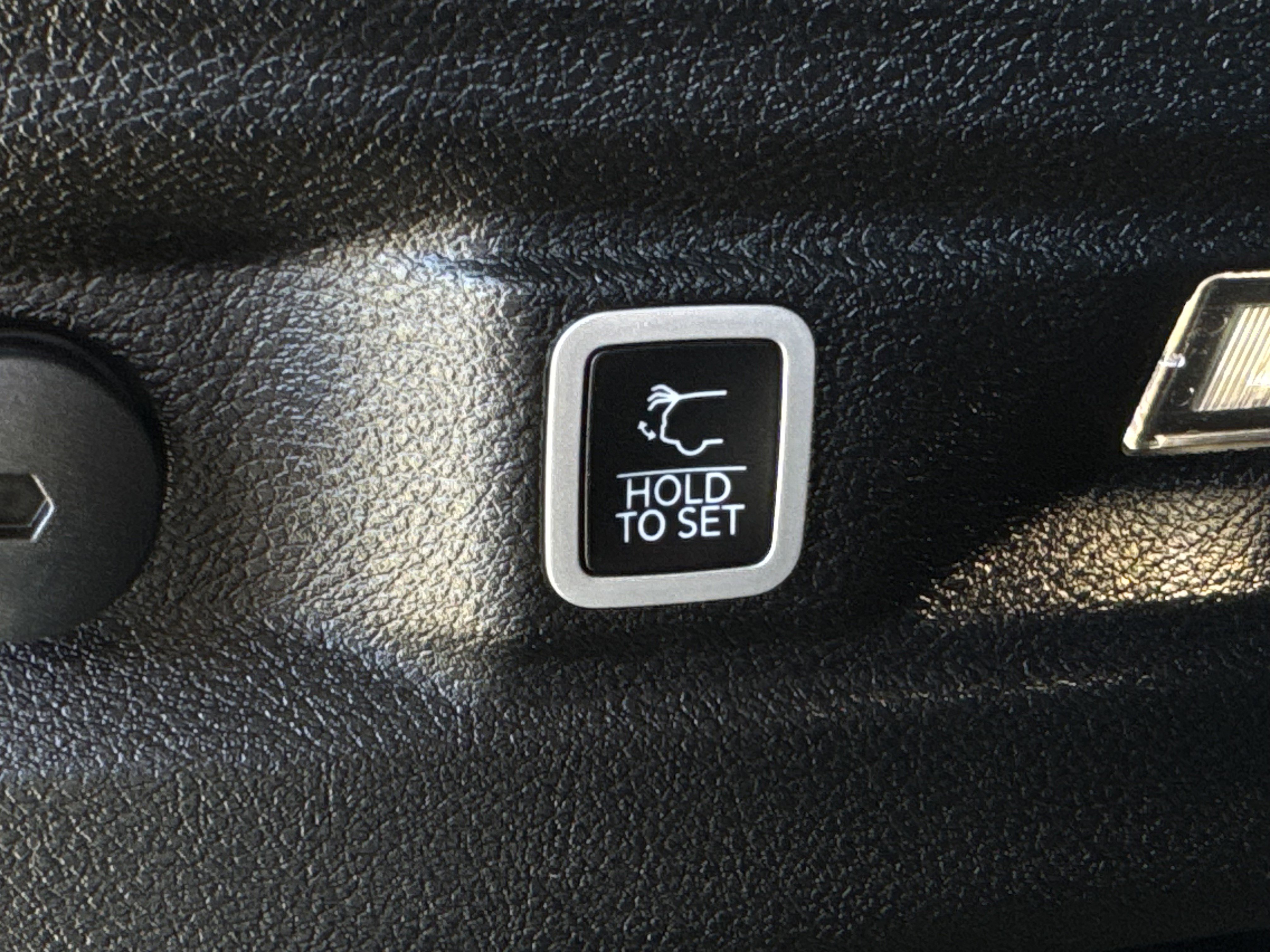 Used 2024 Jeep Grand Cherokee L Altitude image 9