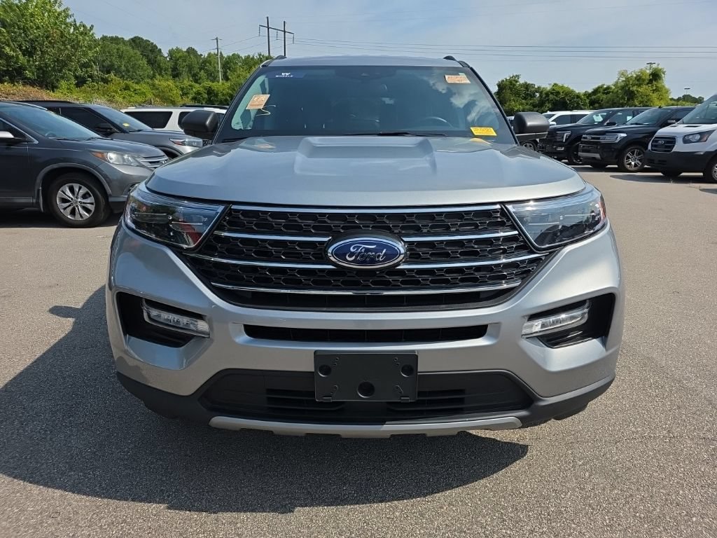 Certified 2023 Ford Explorer XLT w/ Equipment Group 202A AWD/4WD image 2