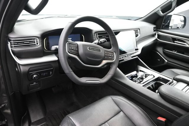Used 2023 Jeep Wagoneer Series II AWD/4WD image 9