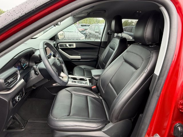 Certified 2023 Ford Explorer XLT w/ Equipment Group 202A AWD/4WD image 6