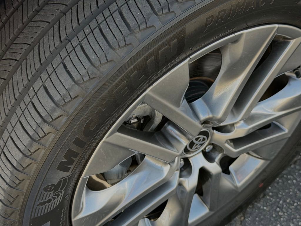 Used 2022 Toyota RAV4 XLE Premium image 13