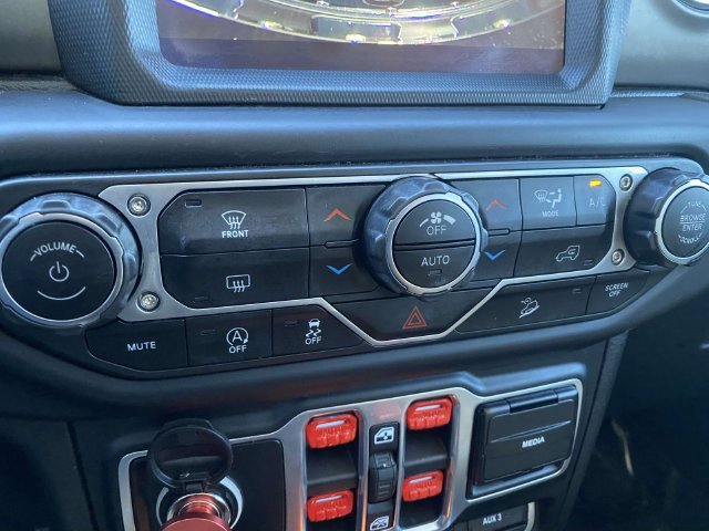 Used 2018 Jeep Wrangler Unlimited Rubicon AWD/4WD image 26