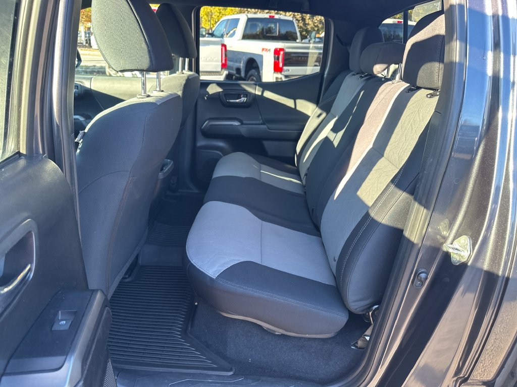 Used 2020 Toyota Tacoma TRD Sport w/ Technology Package AWD/4WD image 18