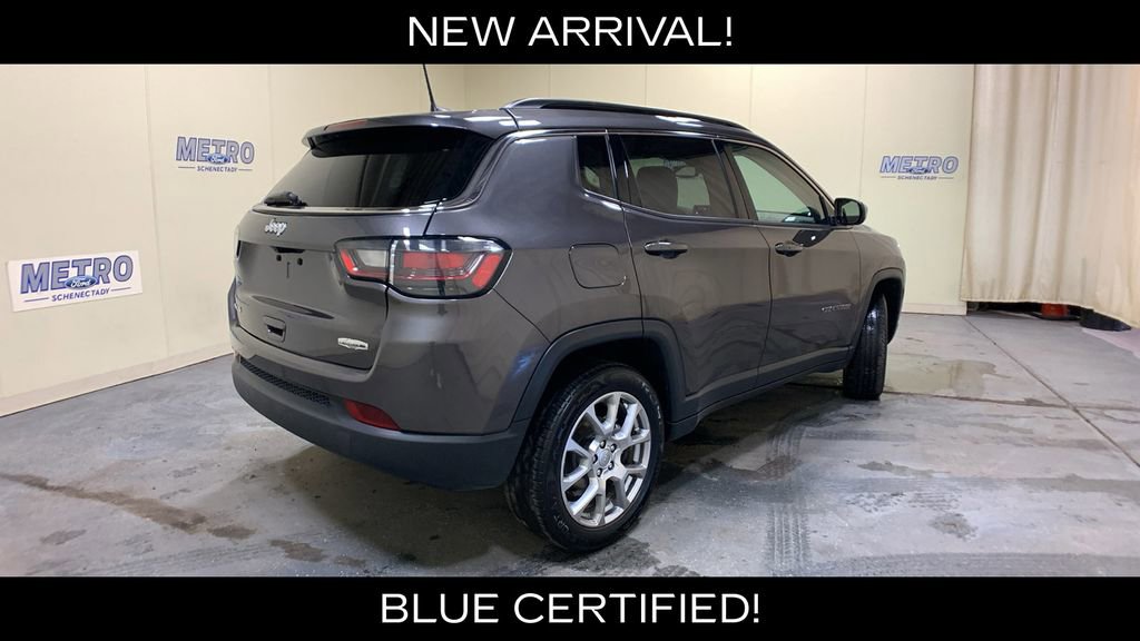 Used 2022 Jeep Compass Latitude w/ Sun and Sound Group AWD/4WD image 3