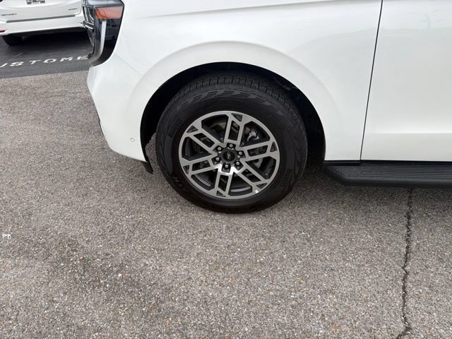 Certified 2025 Ford Expedition Active AWD/4WD image 13