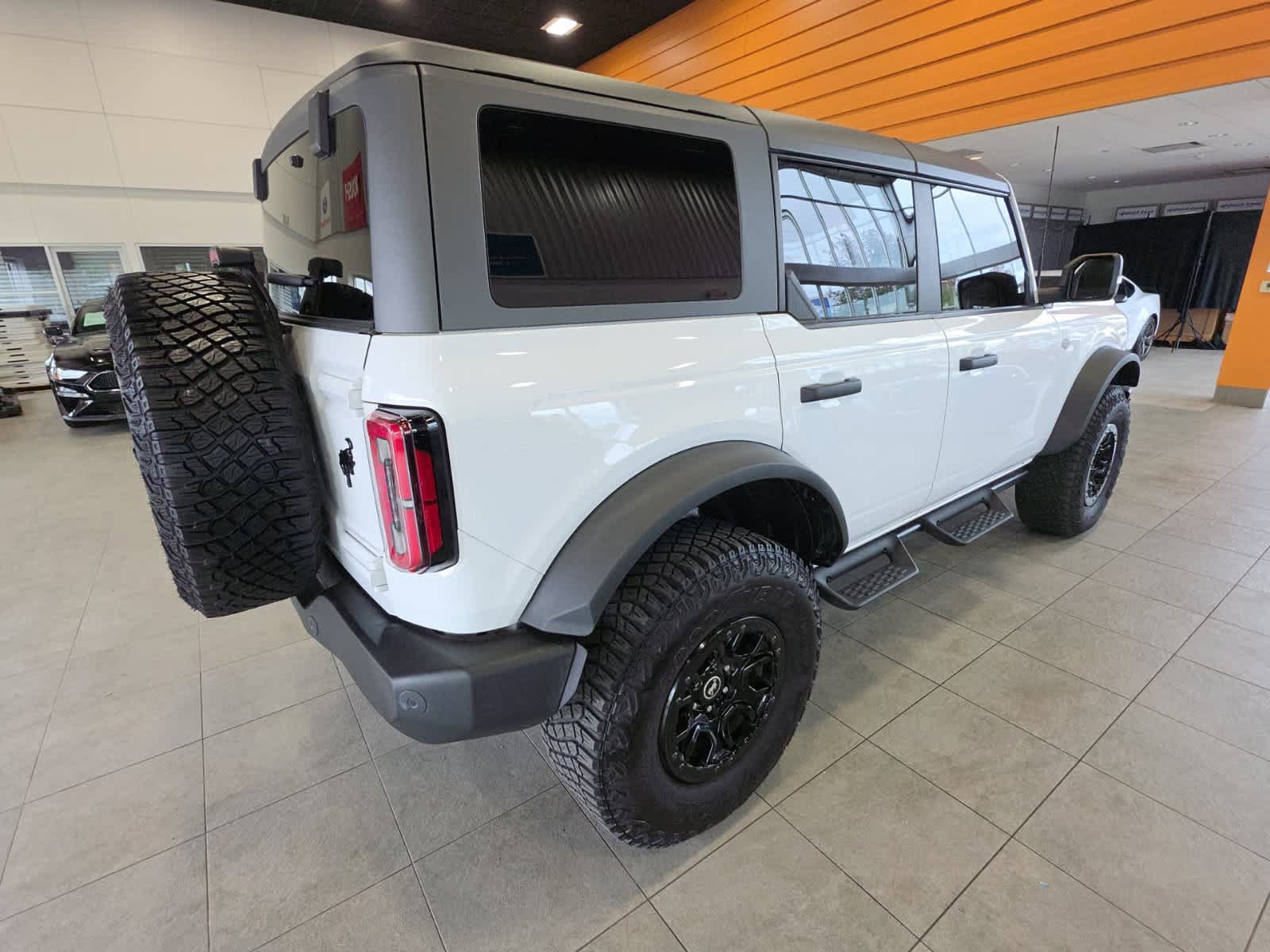 Certified 2024 Ford Bronco Wildtrak AWD/4WD image 6