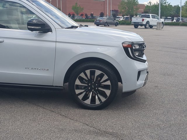 Certified 2025 Ford Expedition Platinum w/ Driver's Package AWD/4WD image 11