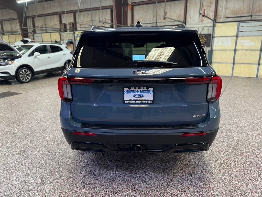 Certified 2025 Ford Explorer ST-Line image 4