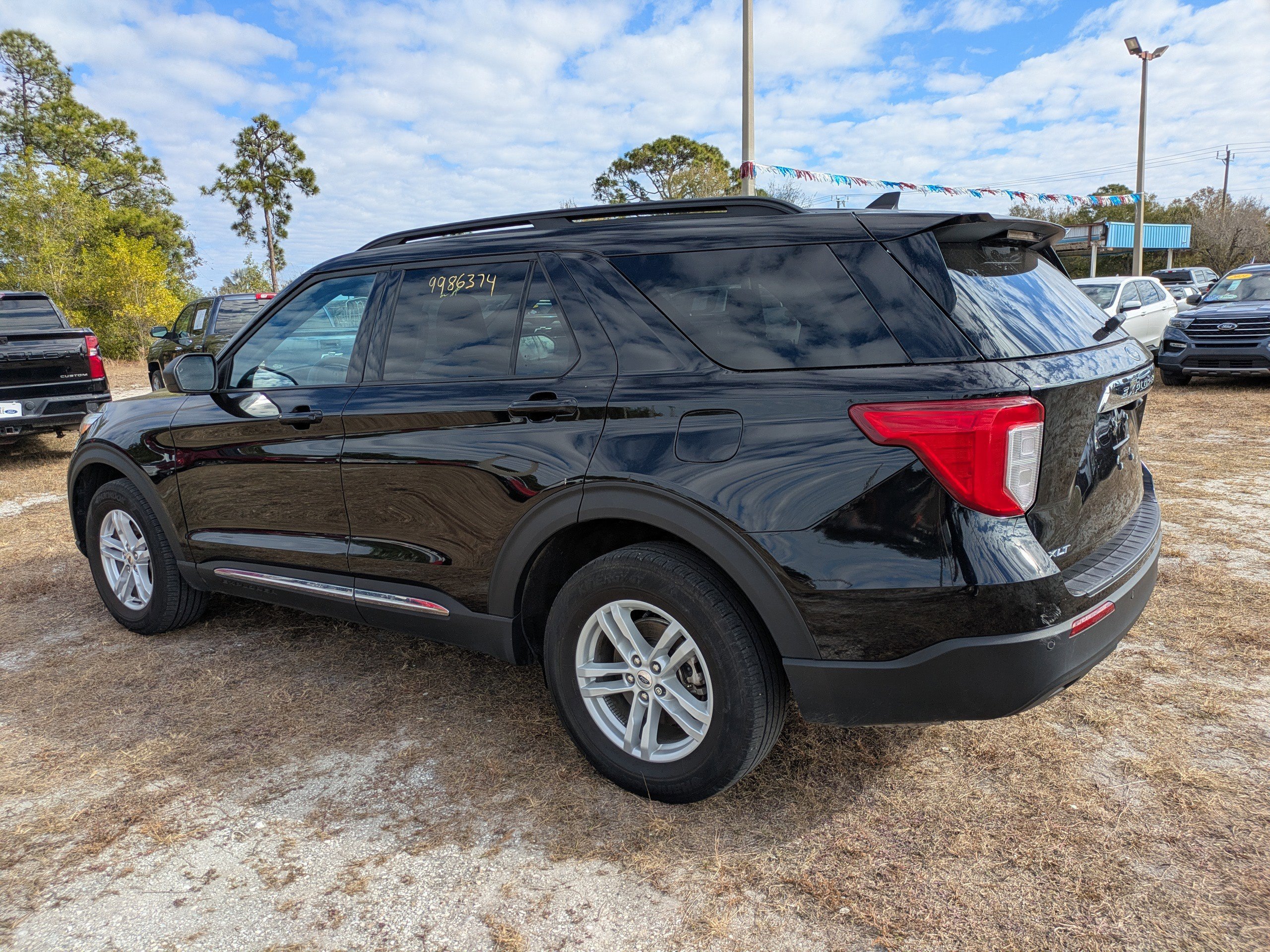 Certified 2024 Ford Explorer XLT AWD/4WD image 3