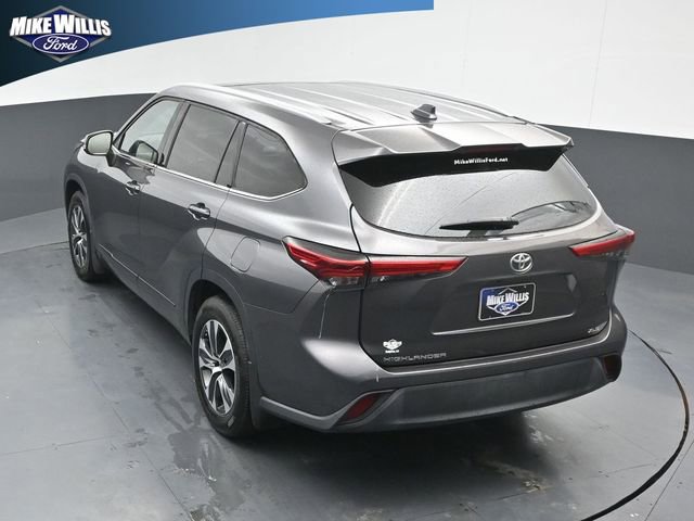 Used 2022 Toyota Highlander XLE FWD image 13