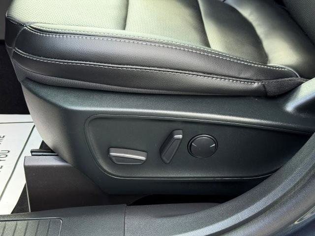 Certified 2022 Ford Escape Titanium w/ Class II Trailer Tow Package image 15