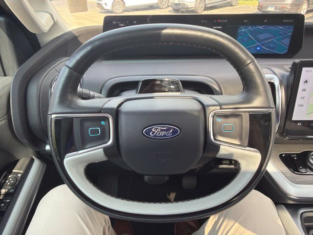 Certified 2025 Ford Expedition Platinum AWD/4WD image 11