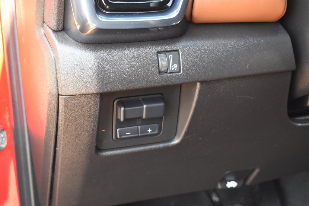 Used 2025 GMC Canyon AT4 w/ Technology Plus Package AWD/4WD image 25