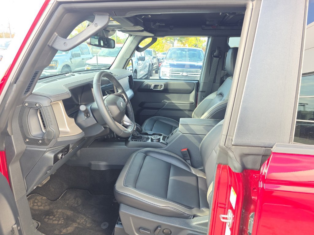 Certified 2026 Ford Bronco Outer Banks w/ Sasquatch Package AWD/4WD image 4