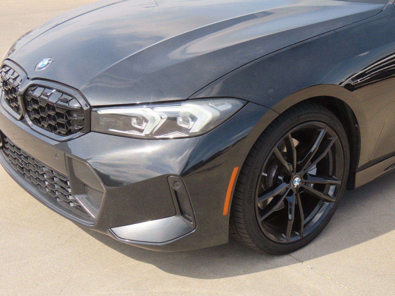 Used 2023 BMW 330i Sedan w/ M Sport Package RWD image 3
