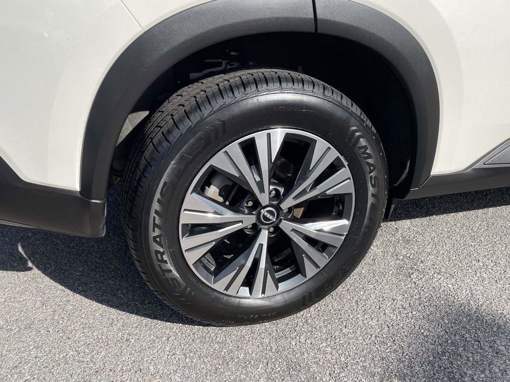 Used 2023 Nissan Rogue SV image 7