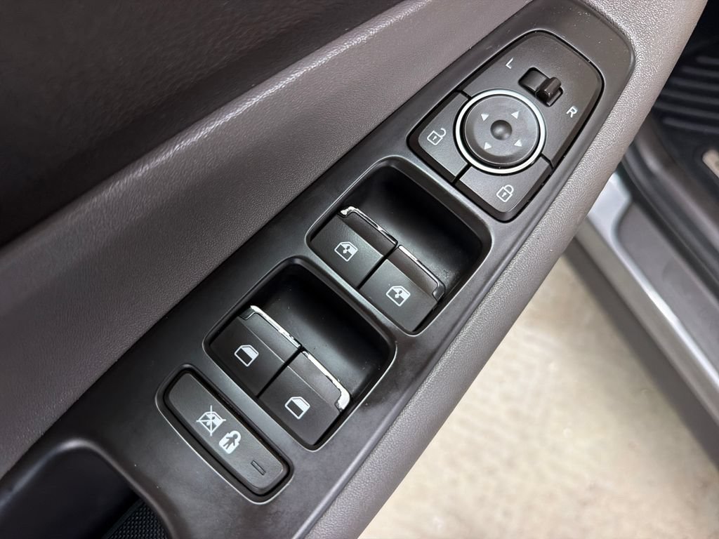 Used 2019 Hyundai Santa Fe SEL FWD image 17