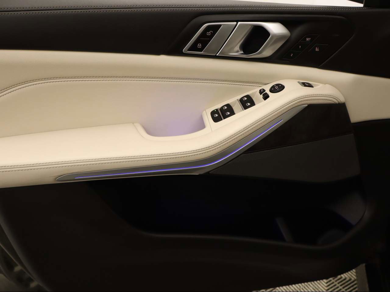 Used 2024 BMW X5 xDrive40i w/ M Sport Package image 19