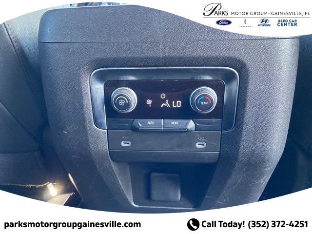 Used 2024 Chevrolet Suburban LT image 17