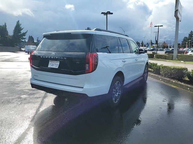 Certified 2025 Ford Expedition Active image 3