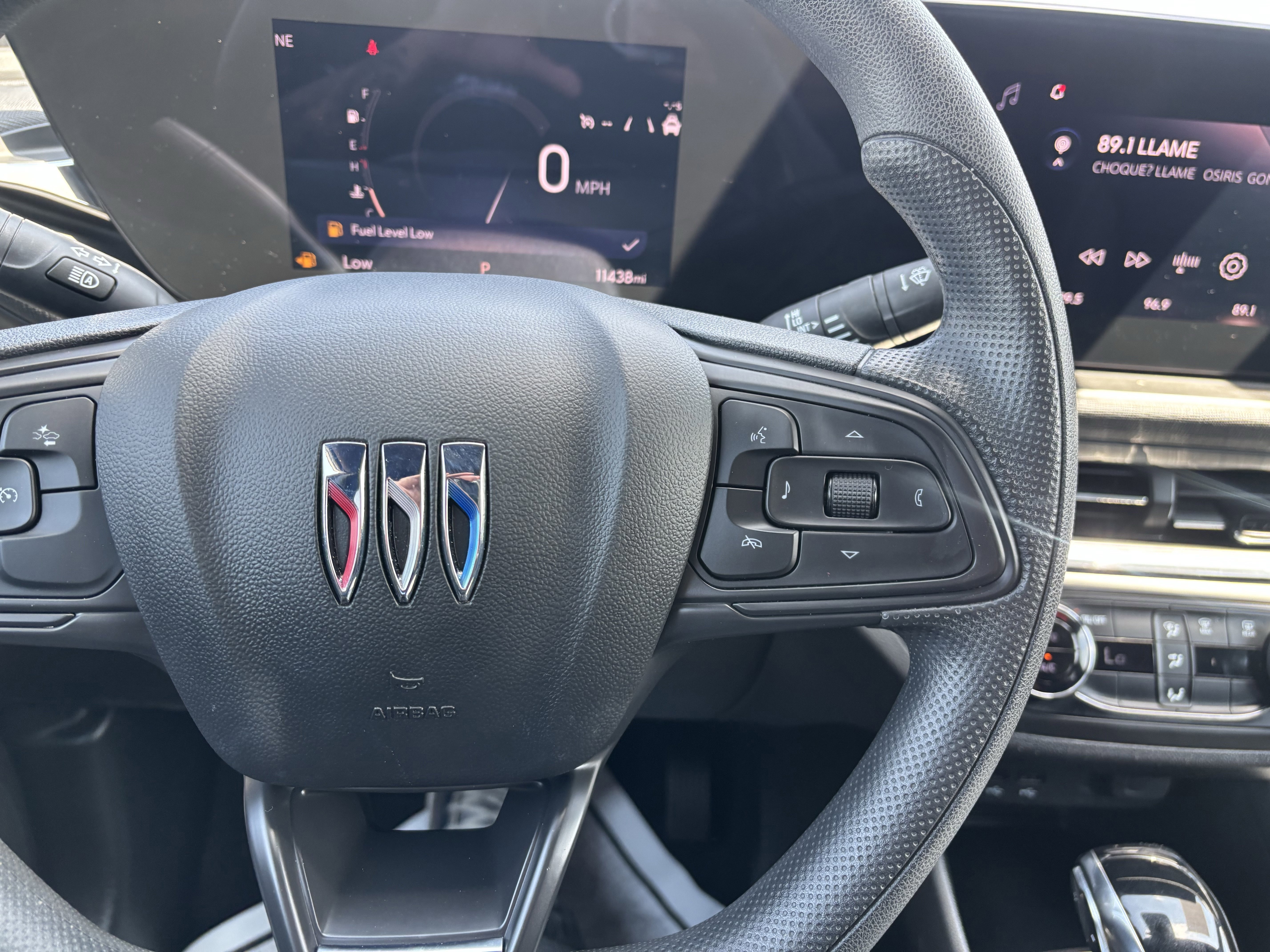 Used 2025 Buick Envista Preferred image 27