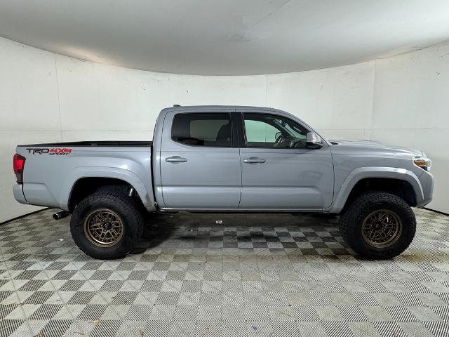 Used 2019 Toyota Tacoma TRD Sport AWD/4WD image 2