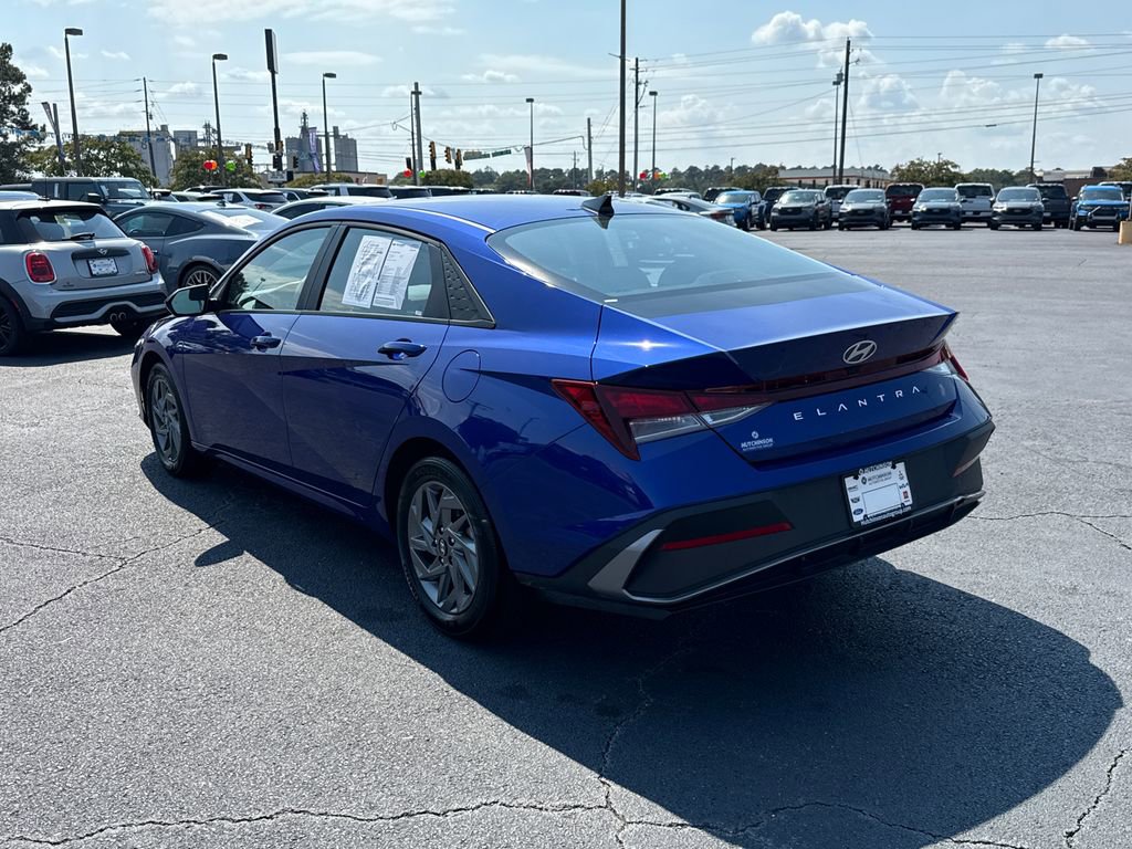 Used 2024 Hyundai Elantra SEL FWD image 5