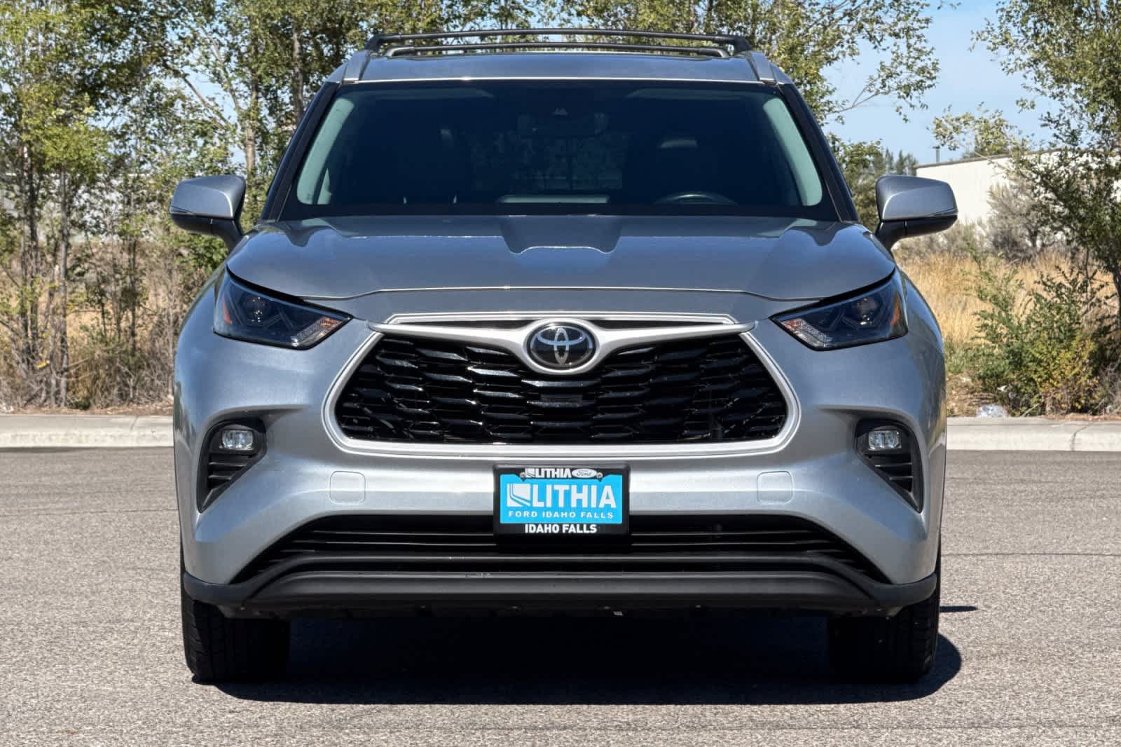 Used 2022 Toyota Highlander XLE AWD/4WD image 9