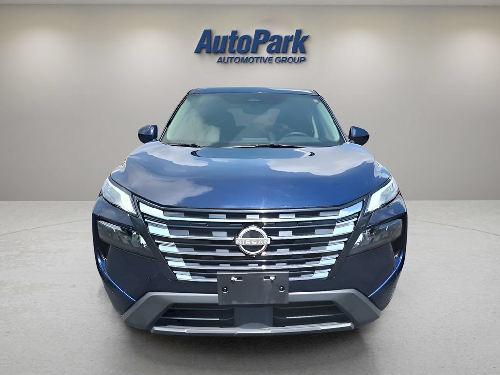 Used 2025 Nissan Rogue SV AWD/4WD image 2