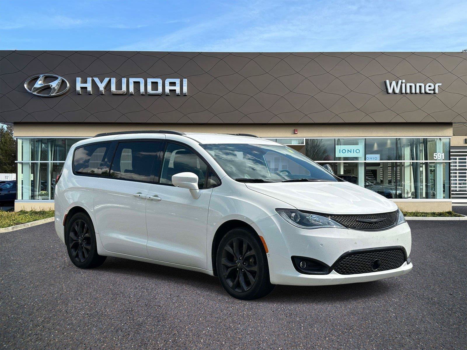 Used 2019 Chrysler Pacifica Touring-L w/ Advanced Safetytec Group FWD image 5