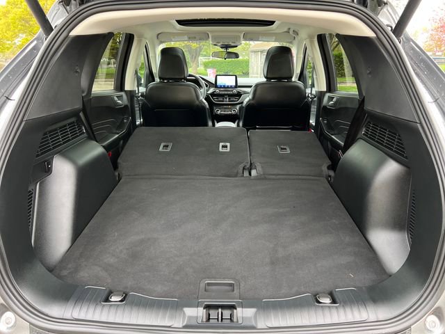Certified 2022 Ford Escape SEL w/ SEL Stealth AWD Package image 30