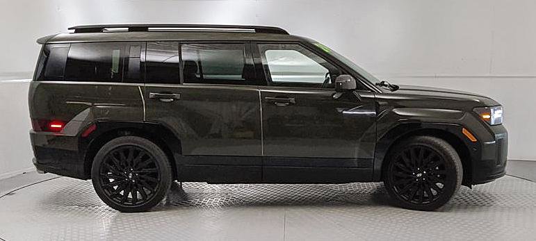 Used 2024 Hyundai Santa Fe Calligraphy image 2