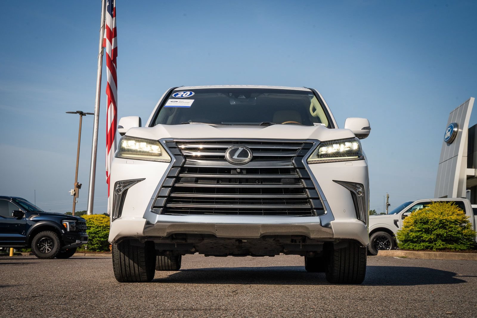 Used 2020 Lexus LX 570 4WD w/ Luxury Package image 3