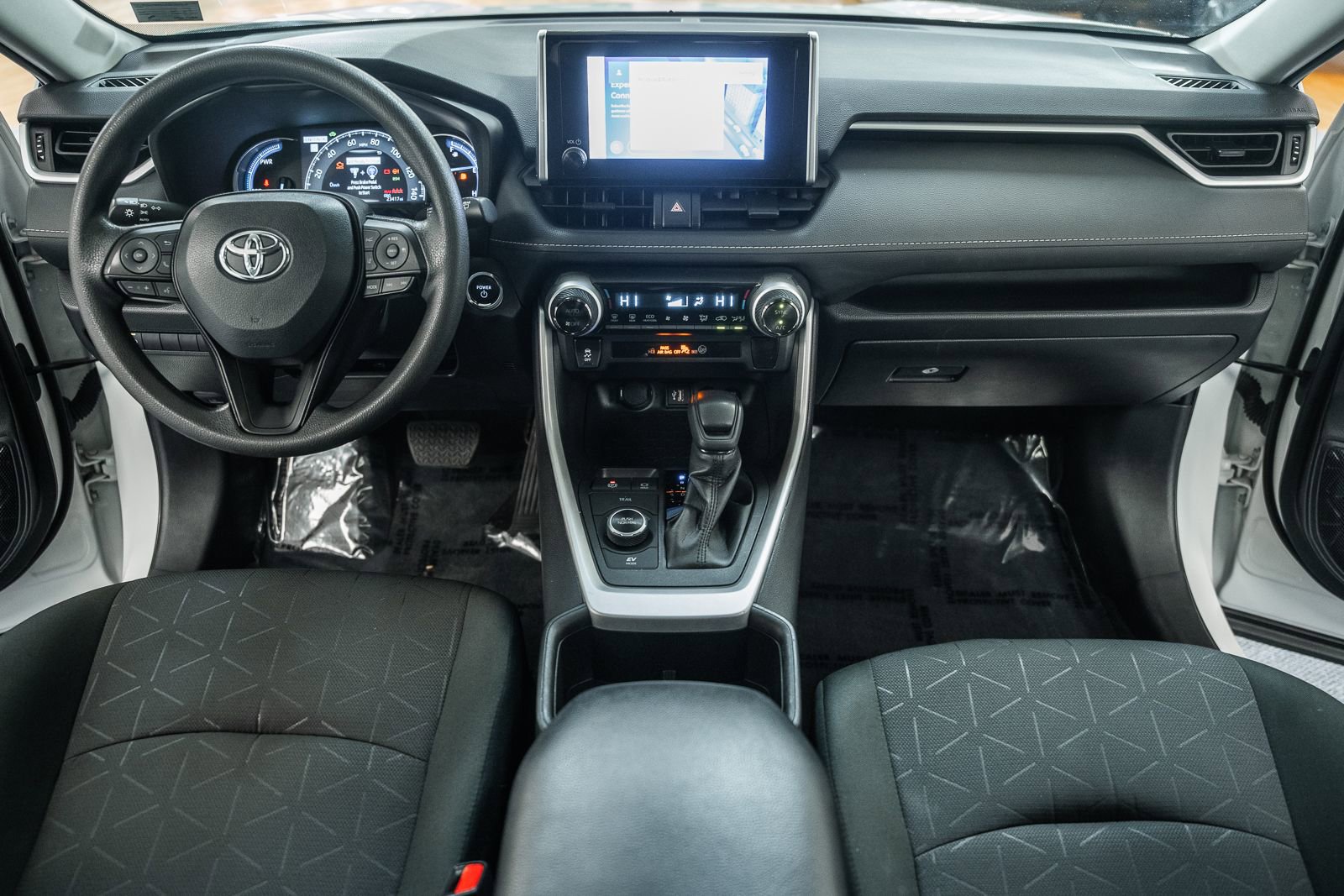 Used 2024 Toyota RAV4 XLE w/ Convenience Package image 25