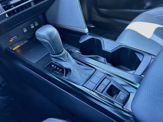 Used 2025 Toyota Camry SE w/ Convenience Package FWD image 18
