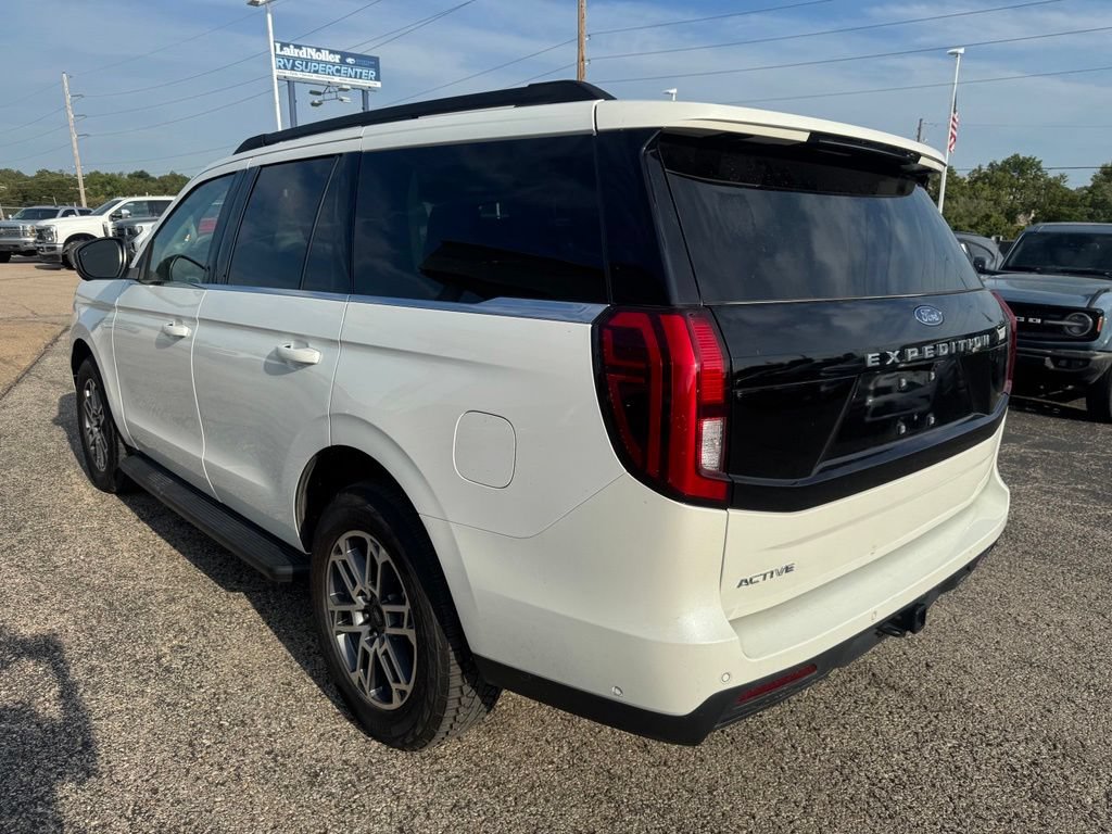 Certified 2025 Ford Expedition Active AWD/4WD image 5