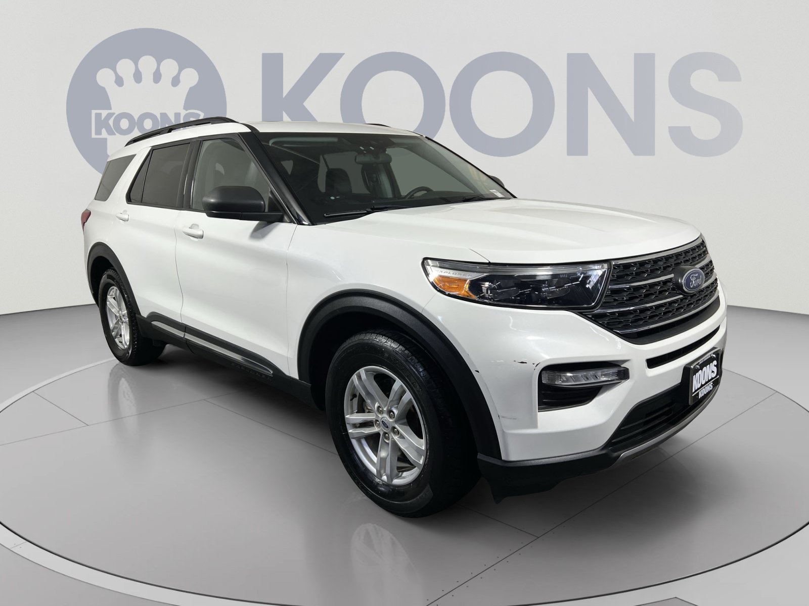Certified 2022 Ford Explorer XLT w/ Equipment Group 202A AWD/4WD image 2
