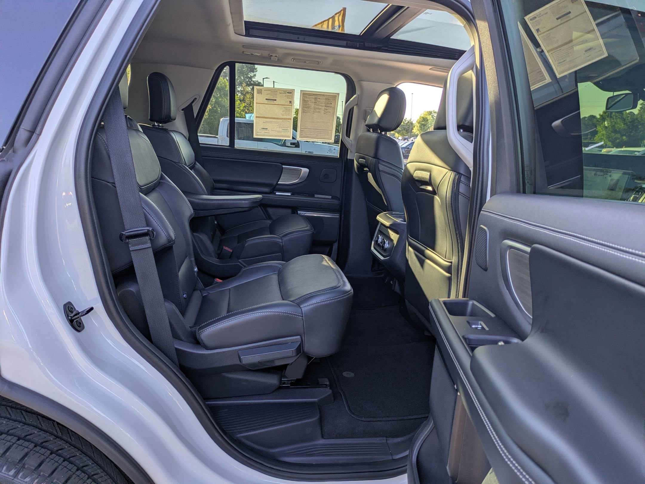 Certified 2025 Ford Expedition Platinum w/ Driver's Package AWD/4WD image 34