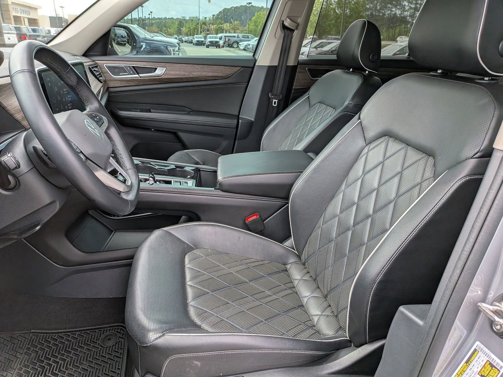 Used 2024 Volkswagen Atlas SEL Premium R-Line image 11