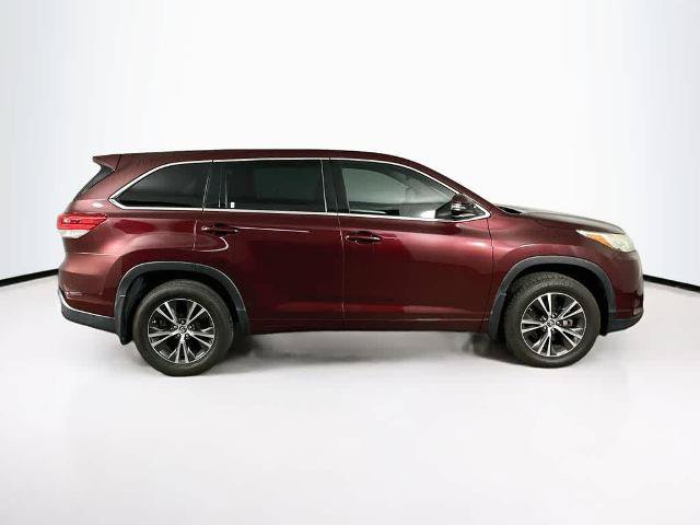 Used 2018 Toyota Highlander LE w/ Carpet Mat Package (TMS) AWD/4WD image 26