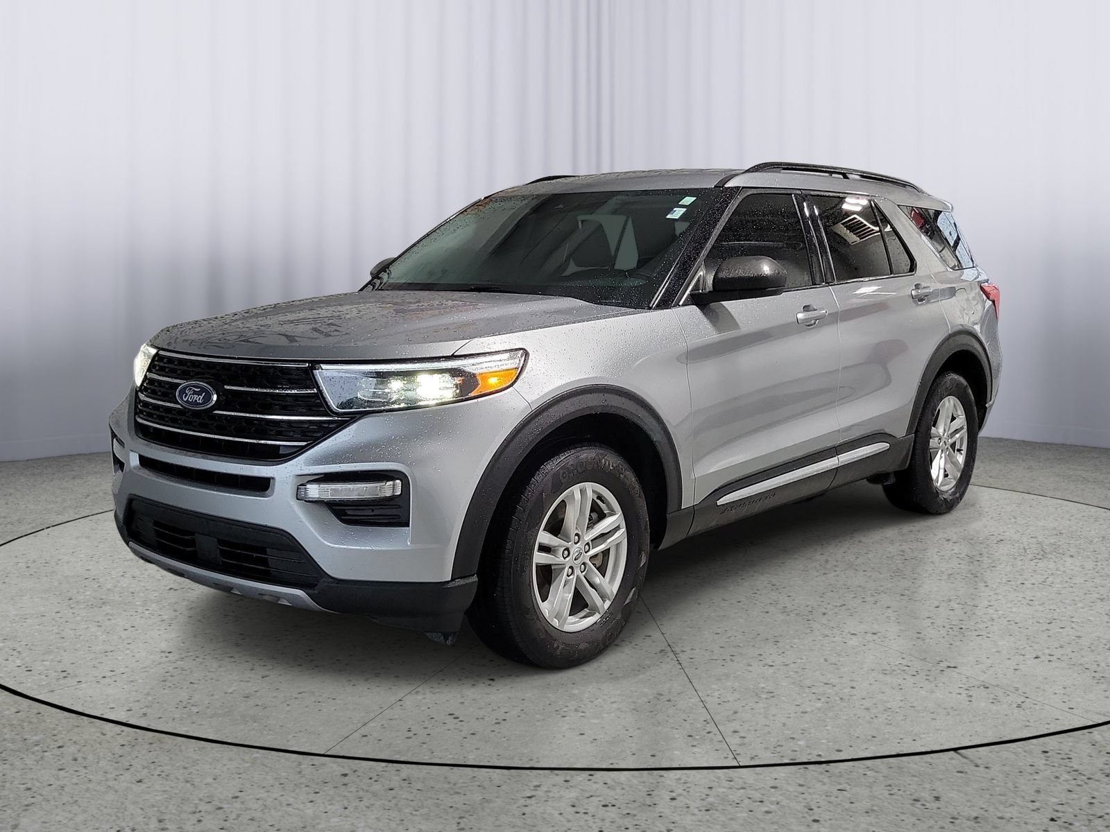 Certified 2021 Ford Explorer XLT w/ Equipment Group 202A AWD/4WD image 4
