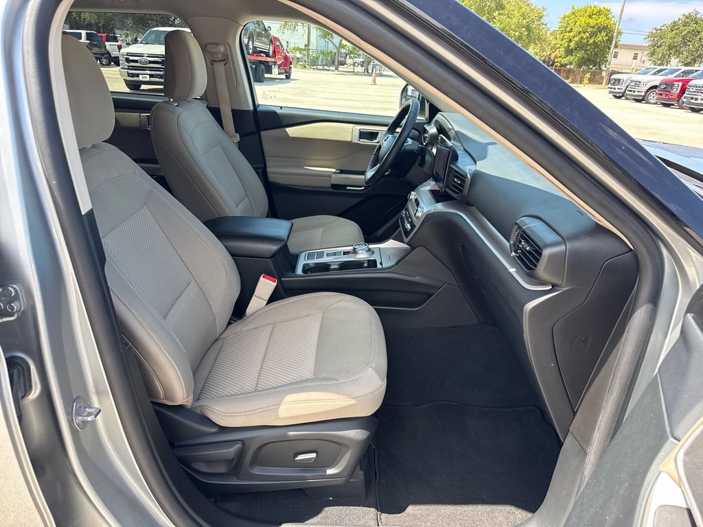 Certified 2023 Ford Explorer XLT RWD image 23