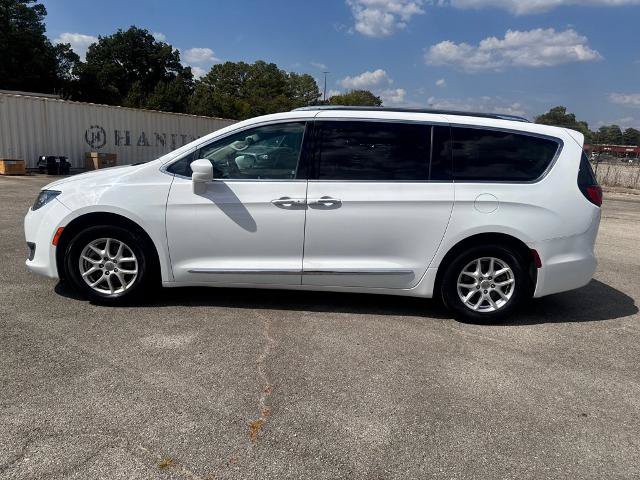 Used 2020 Chrysler Pacifica Touring-L FWD image 4