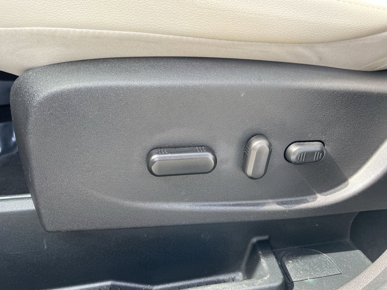 Certified 2018 Ford Escape SEL w/ SEL Sport Appearance Package image 14