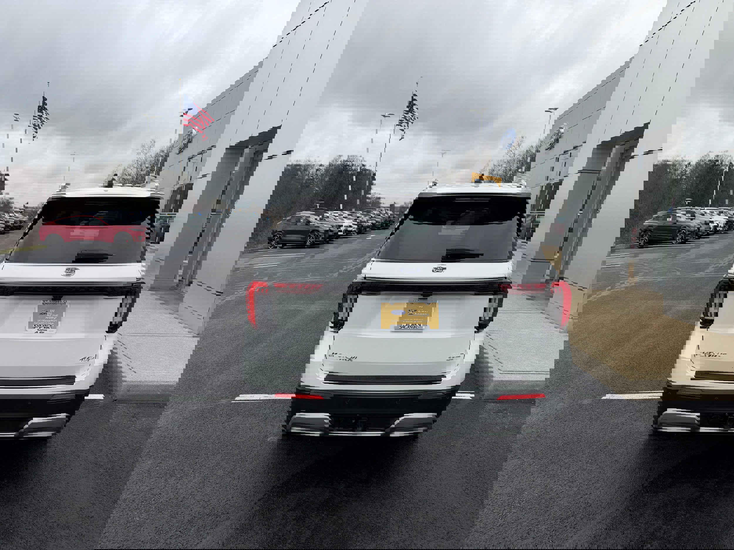 Certified 2025 Ford Explorer Platinum w/ LUX Leather Package image 4