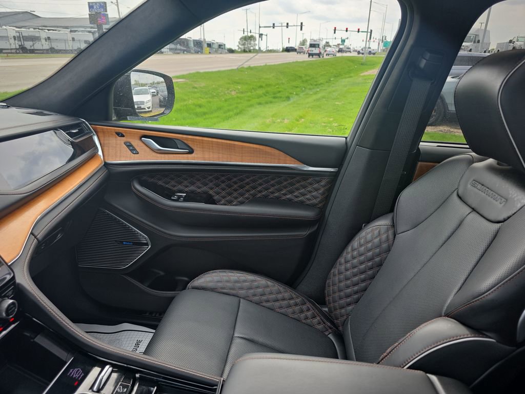 Used 2024 Jeep Grand Cherokee L Summit AWD/4WD image 38