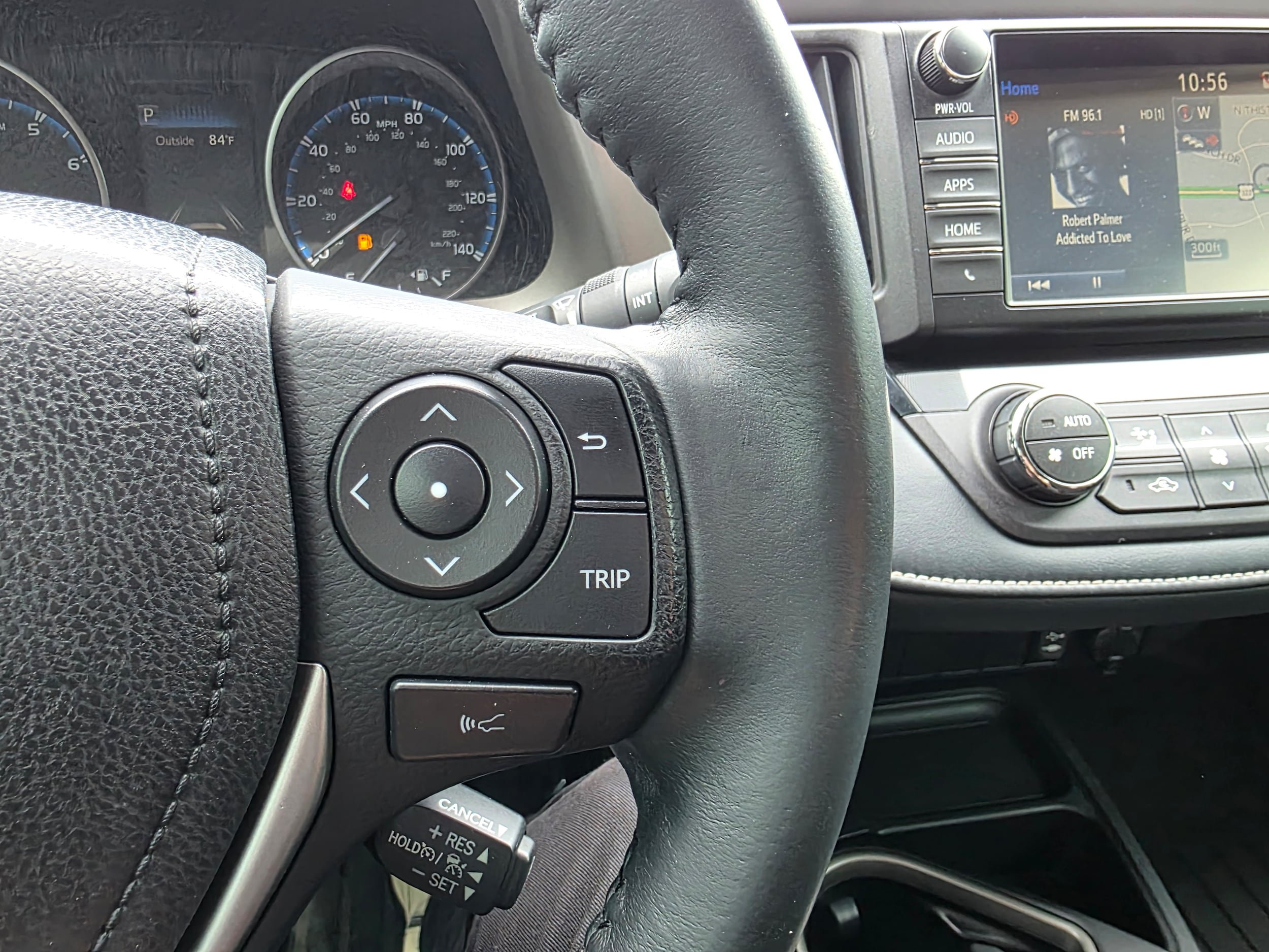 Used 2018 Toyota RAV4 XLE AWD/4WD image 16