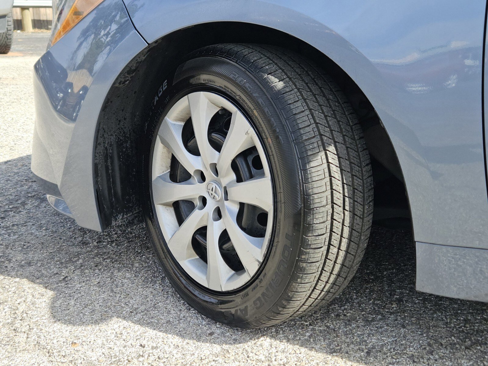 Used 2023 Toyota Corolla LE image 32