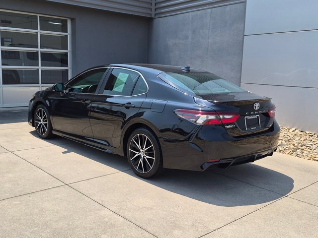 Used 2021 Toyota Camry SE w/ Convenience Package FWD image 6