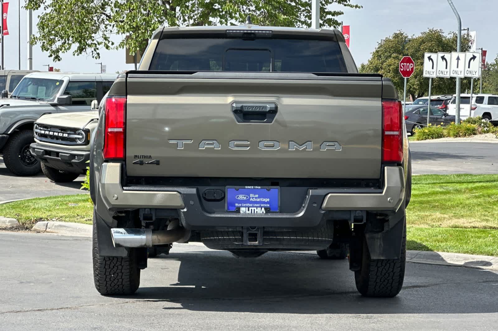 Used 2024 Toyota Tacoma TRD Off-Road w/ TRD Off Road Premium Package AWD/4WD image 7